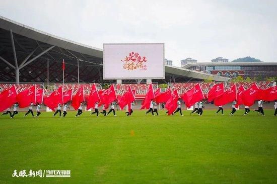 刘雷备受打击，从此封闭内心，直到一个同样带电的小孩小宝（刘厶铭饰） 的出现，使刘雷终于恢复了电能